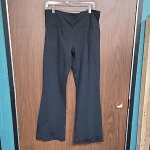 GAP Size L Black High Rise Flare Yoga Leggings